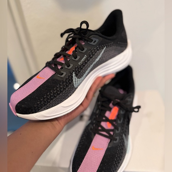 BRAND NEW NIKE Pegasus Plus Women’s Running sneakers Size 7.5 - Picture 2 of 5